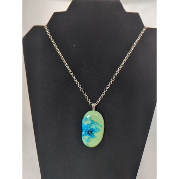 Dichroic glass Large  pendant  SP bail and 24" chain green and green bubbles - Picture 7 of 8